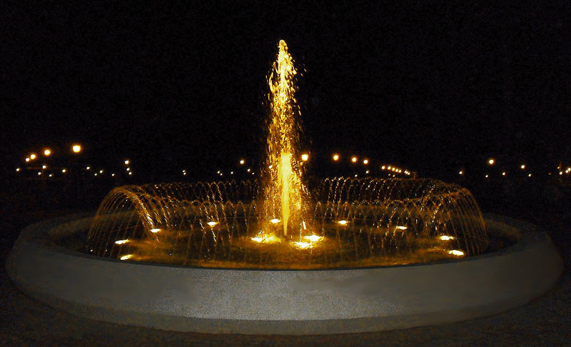 Уличный фонтан "Гейзер" в Калуге