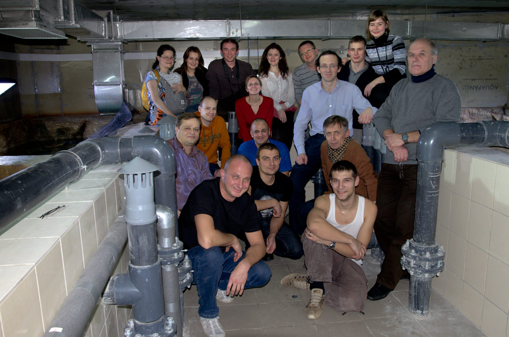 Команда АКВА ЛОГО Украина и Аква Лого инжиниринг в технической зоне аквариума ТРЦ Ocean Plaza
