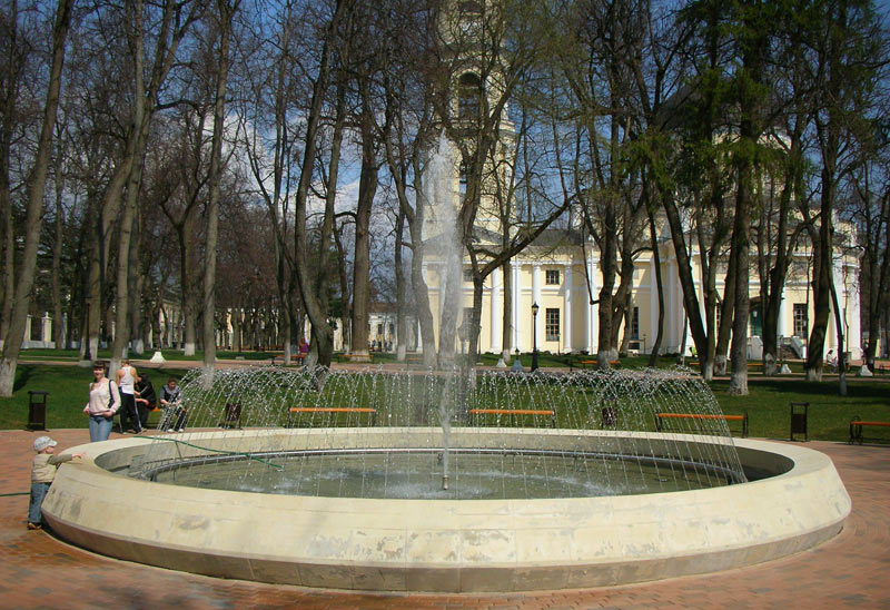 Уличный фонтан "Гейзер" в Калуге