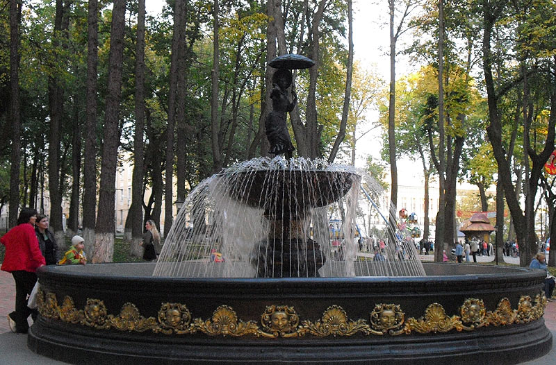 Fountain "Girl with Umbrella" in Kaluga