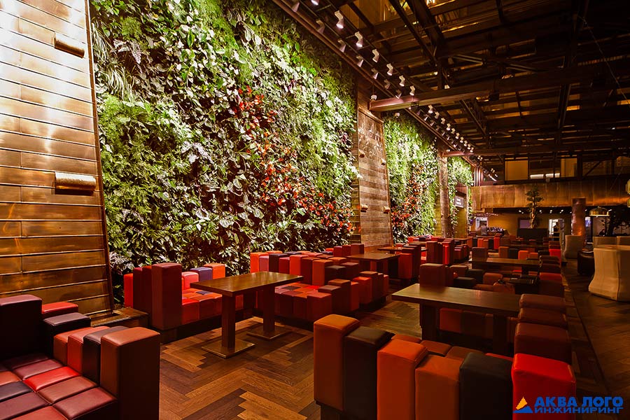 Помимо декоративной функции, водопады увлажняют воздух в ресторане