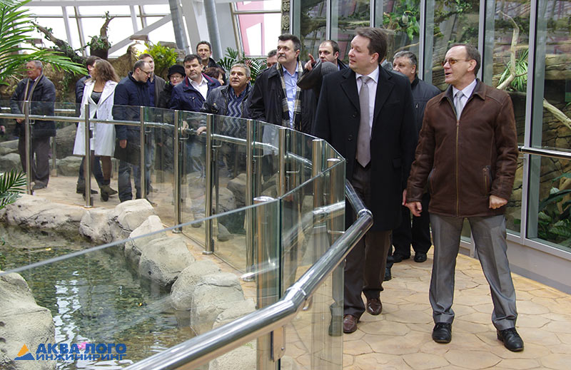 Экскурсию по Экзотариуму проводит директор Минского зоопарка Ю.В. Рябов
